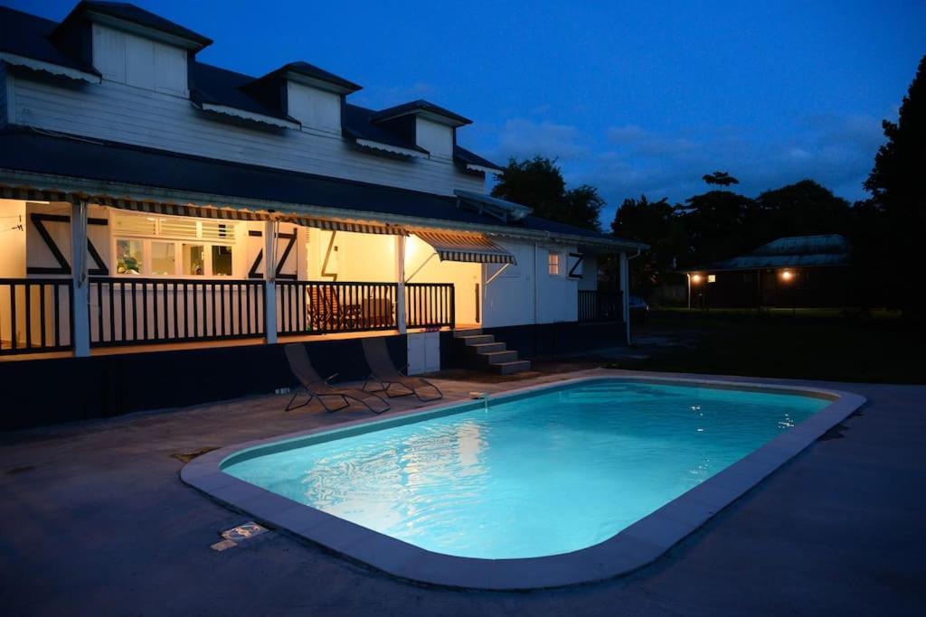 Villa de charme Lamentin Piscine 4 Chambres — 4-Star Luxury Hotel in Lamentin, Guadeloupe