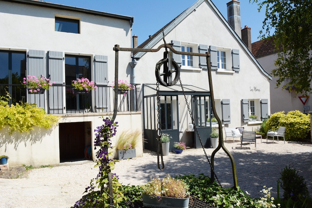 Les Plumes in Dijon, France