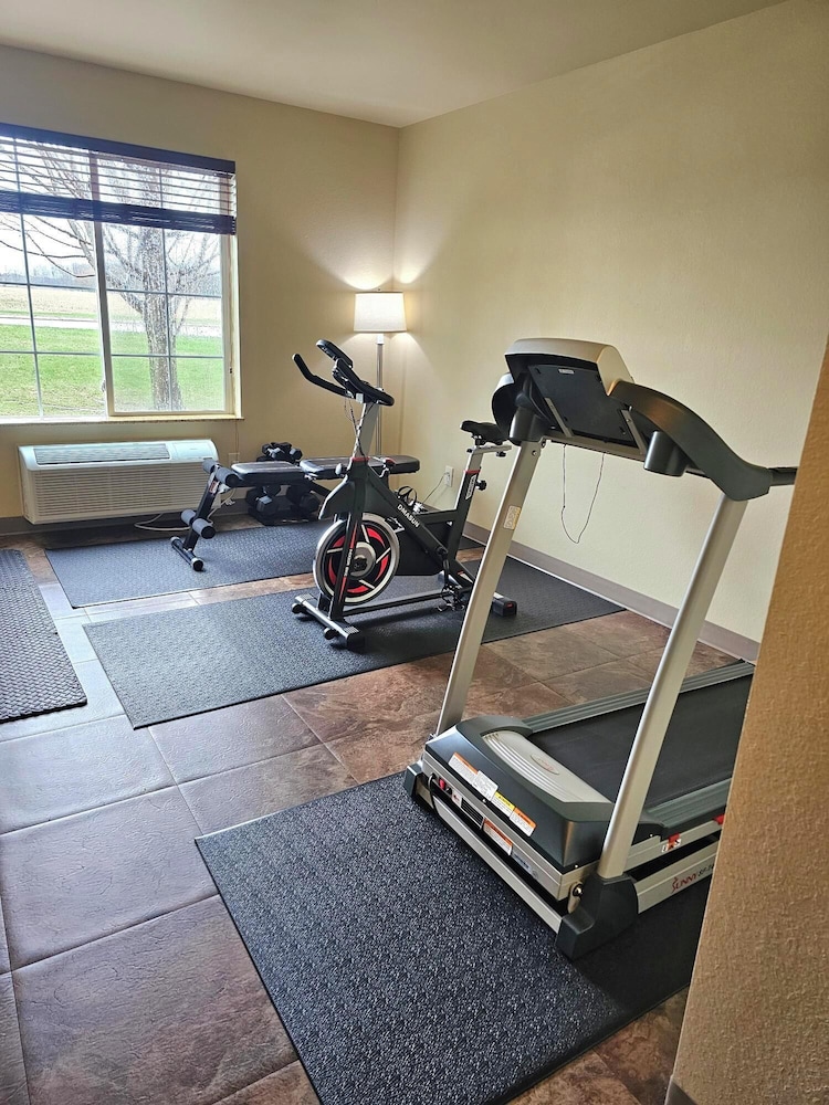 Cobblestone Inn & Suites Clintonville - photo 42