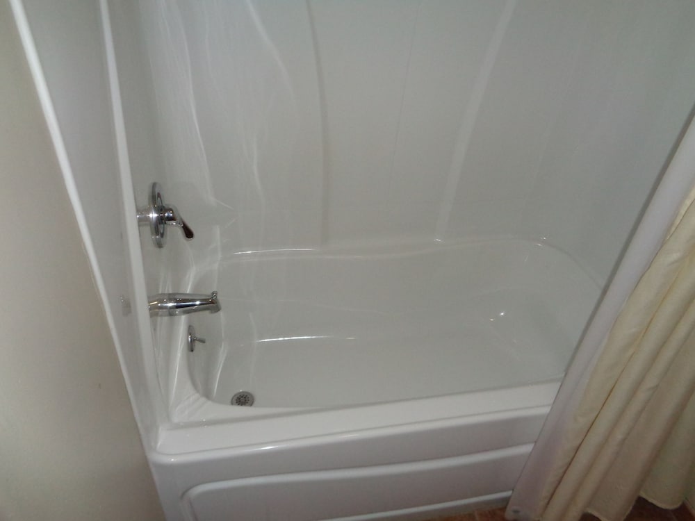 Fairgrounds Inn - photo 12