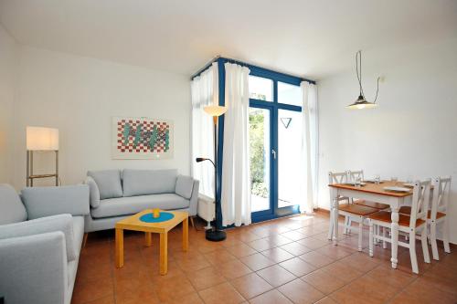 Apartmenthaus Bull Wohnung 1 — 4-Star Luxury Hotel in Ostseebad Kuehlungsborn, Germany
