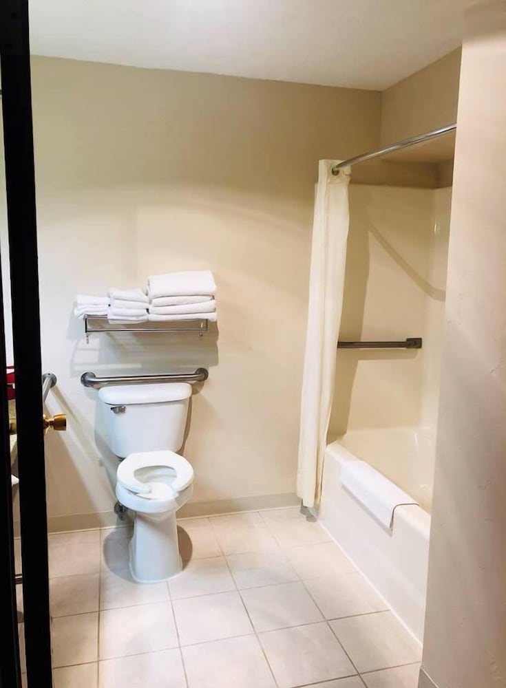 Boarders Inn & Suites by Cobblestone Hotels Munising - photo 15