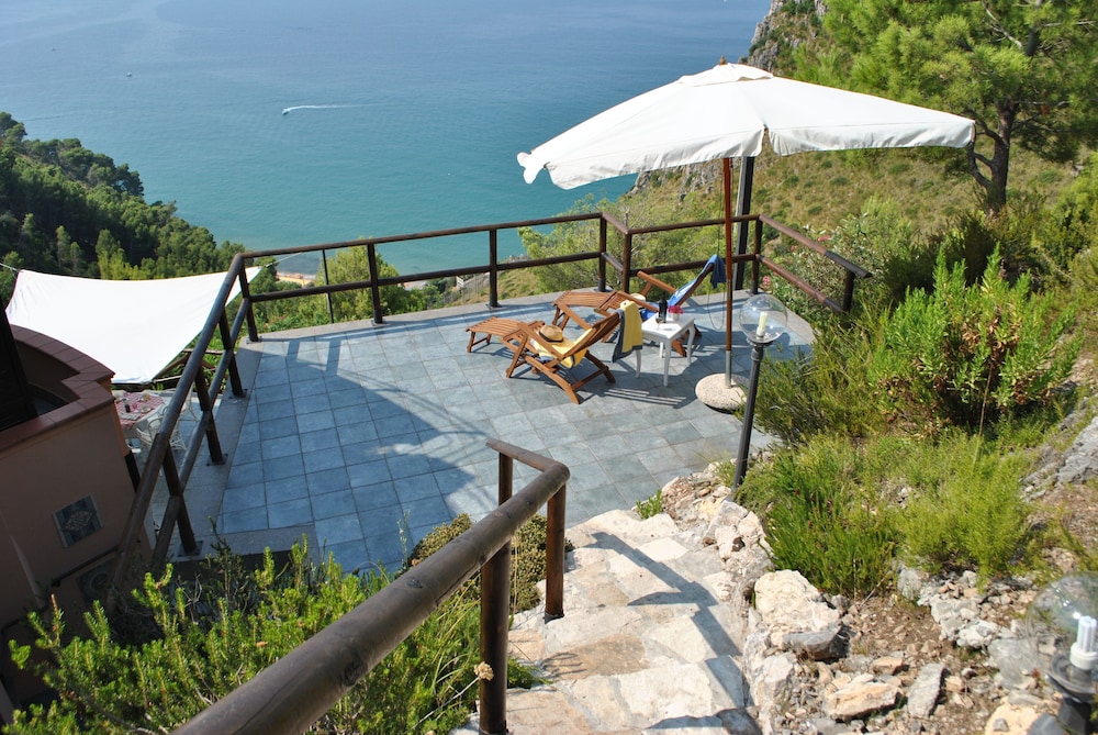 Romantic Cove Sea View Villa 7 km far From Sperlonga — 4-Star Luxury Hotel in Sperlonga, Italy