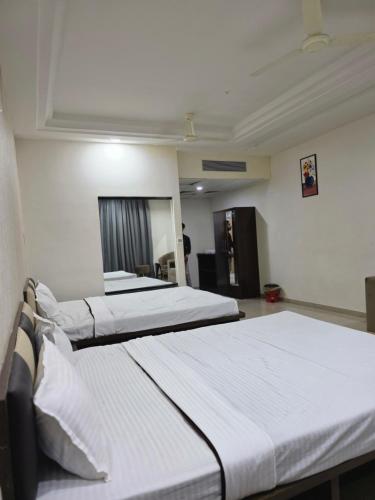 Shri Harichand Hotel — Amravati