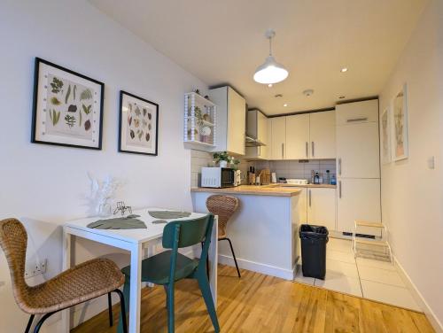 City Centre Morden 1 Bedroom Apt Near Dock — 4-Star Luxury Hotel in Liverpool, United Kingdom
