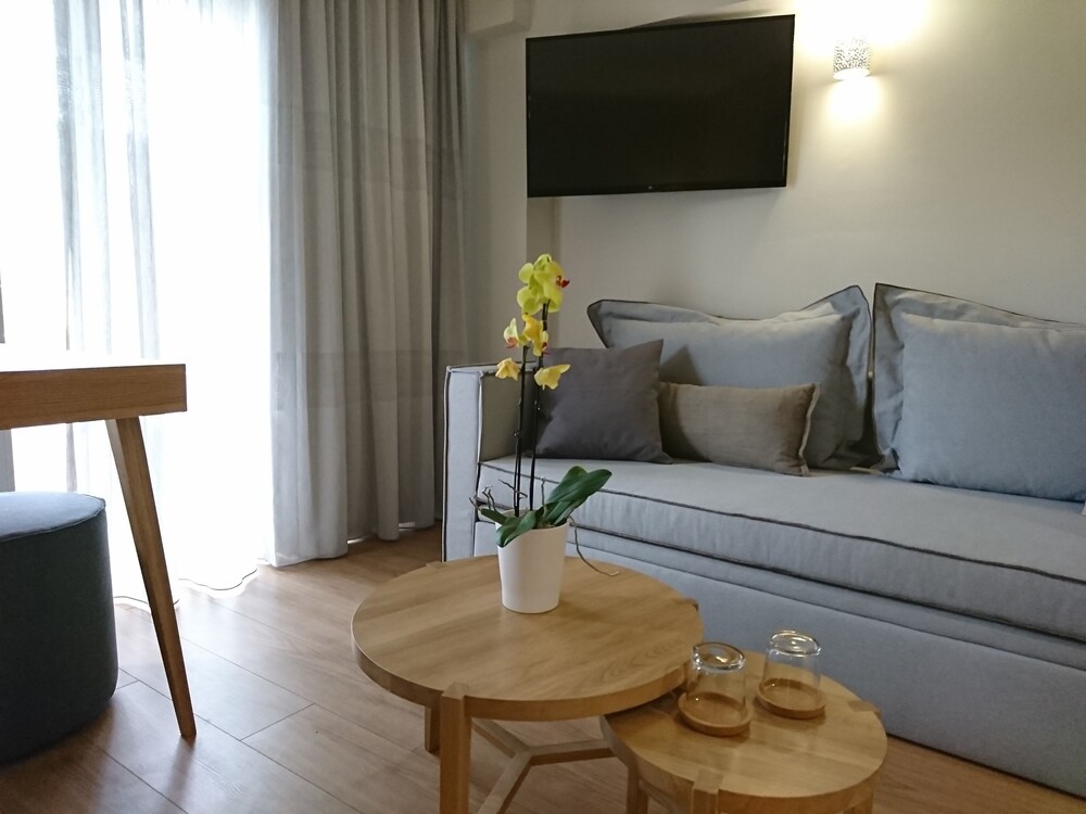 Mirivili Rooms & Suites Hotel — 4-Star Luxury Hotel in Athens, Greece