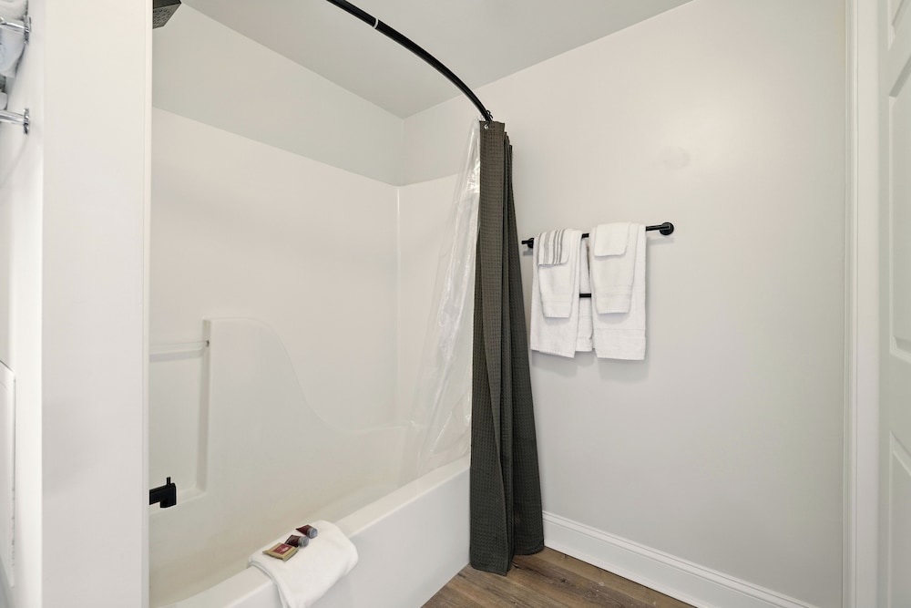Hillside Motel LLC - photo 127