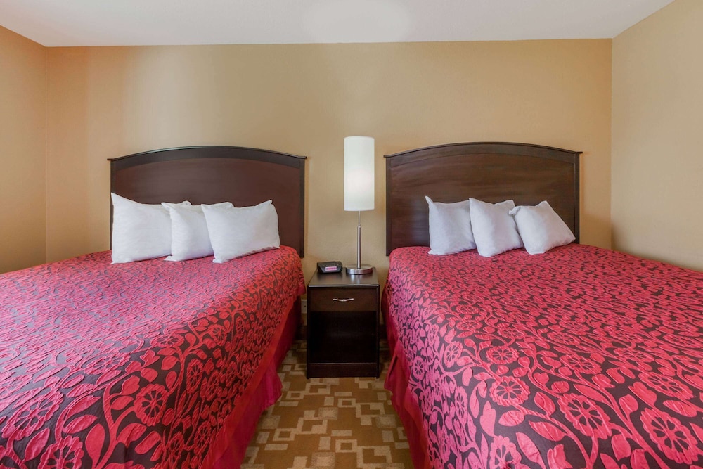 Days Inn by Wyndham Central City - photo 13