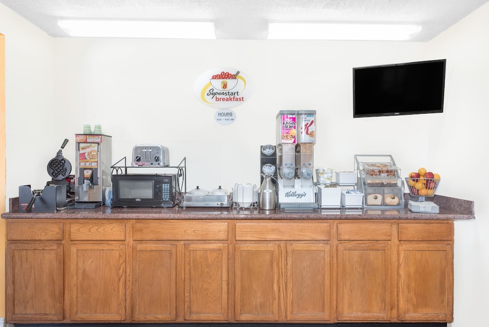 Super 8 by Wyndham Van Horn - photo 26