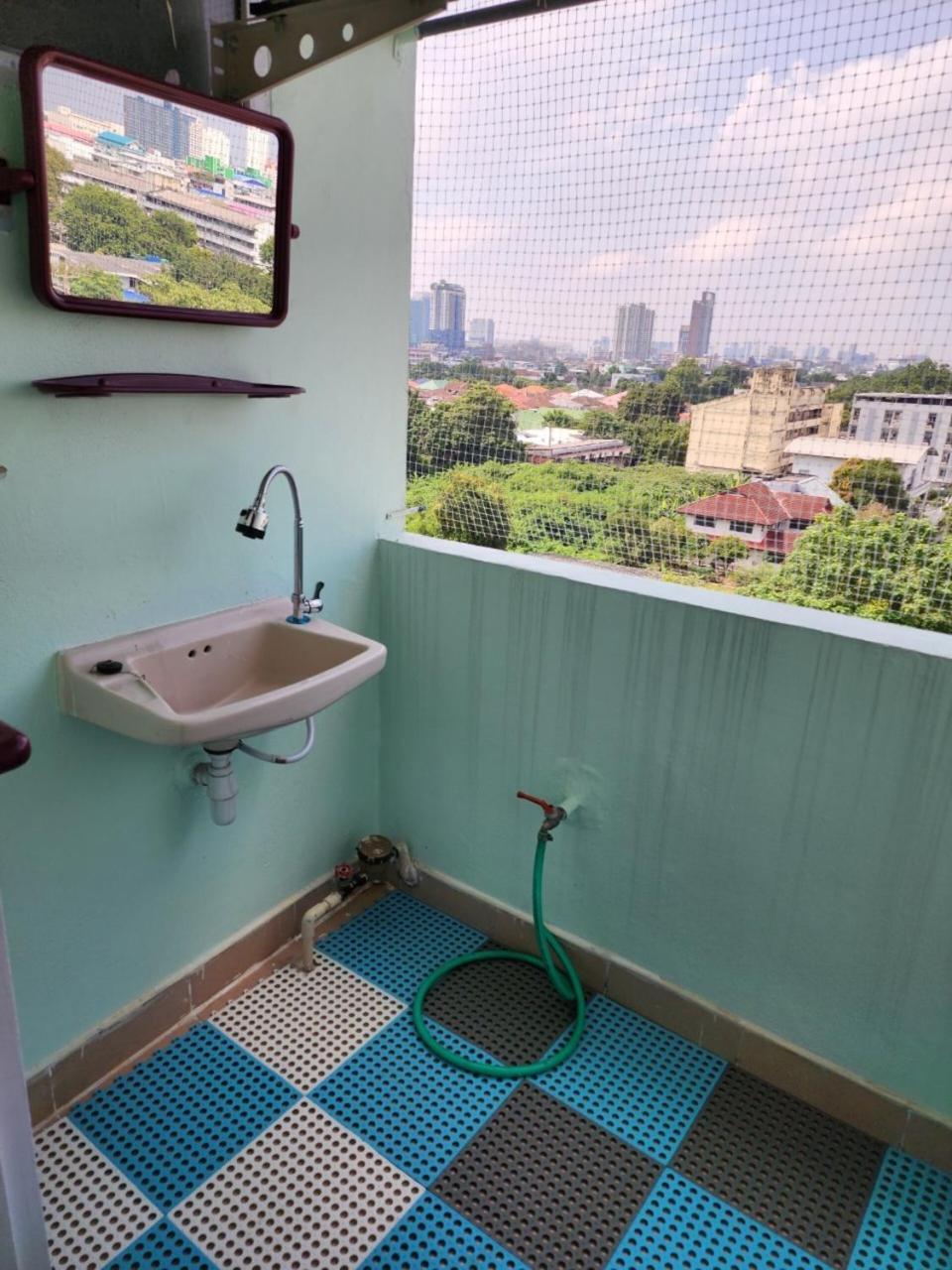 812 Quiet AC Apartment with Balcony & free Wifi