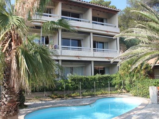 H tel de La Plage in Saint-Raphael, France