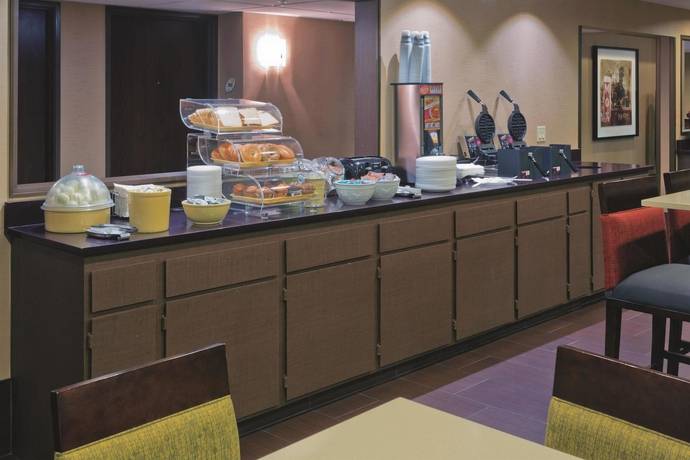 La Quinta Inn & Suites by Wyndham Las Vegas Tropicana - featured photo