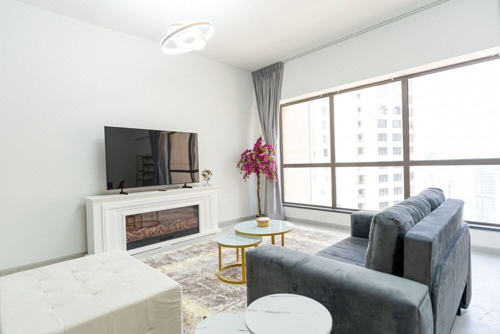 Nasma Luxury Stays Jacuzzi Dreams 1 BR in Jumeirah — 4-Star Luxury Hotel in Dubai, United Arab Emirates