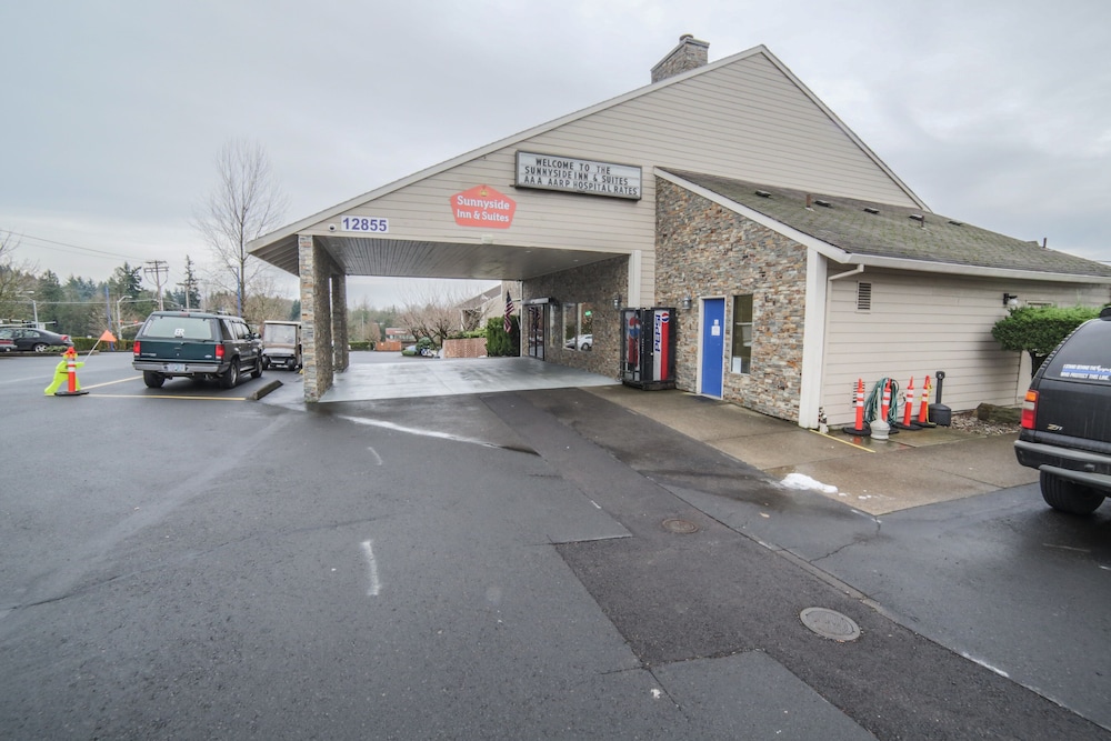 Sunnyside Inn & Suites - photo 104