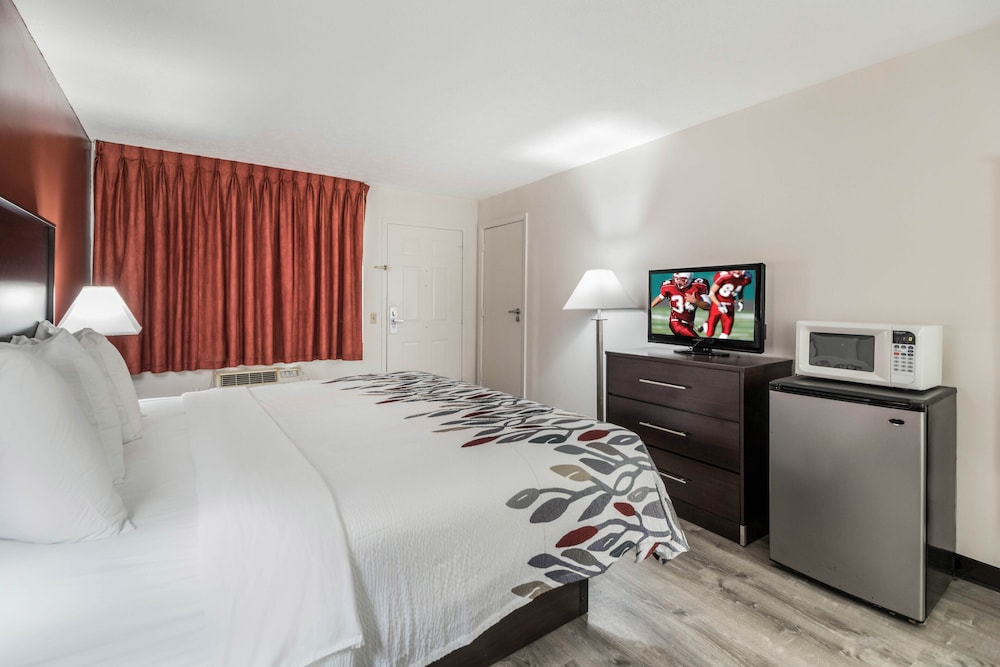 Red Roof Inn Cadiz - photo 16
