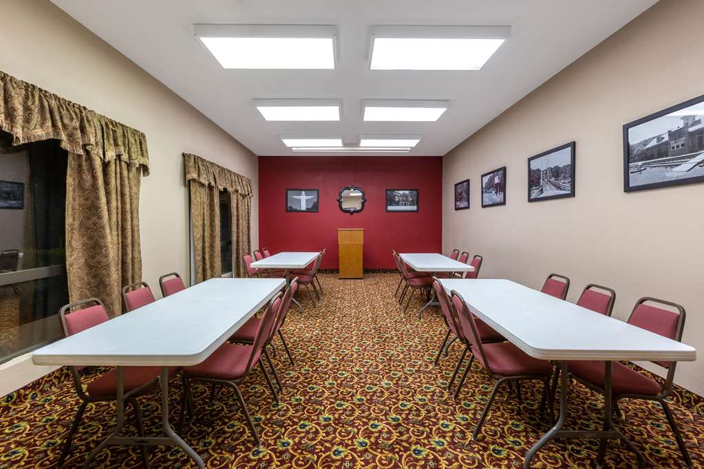 Super 8 by Wyndham Eureka Springs - photo 20