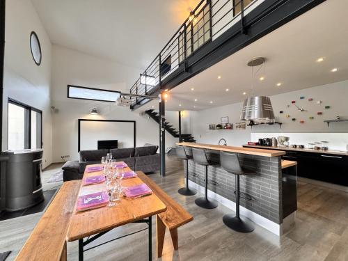 Le Paddock Jardin parking 4 pers in Le Mans, France