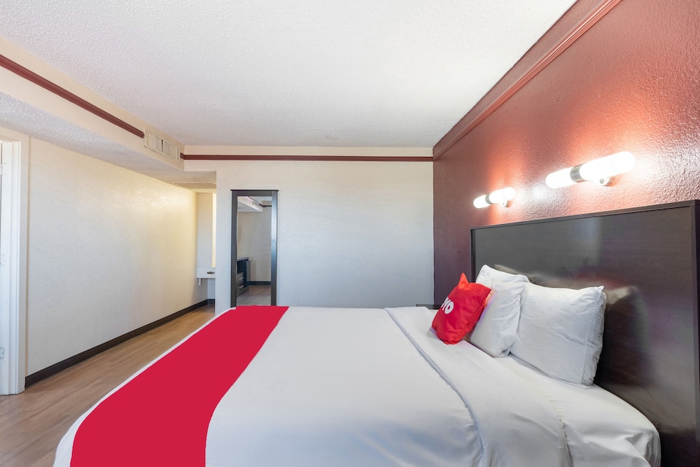 OYO Hotel Tulsa N Sheridan Rd & Airport - photo 13