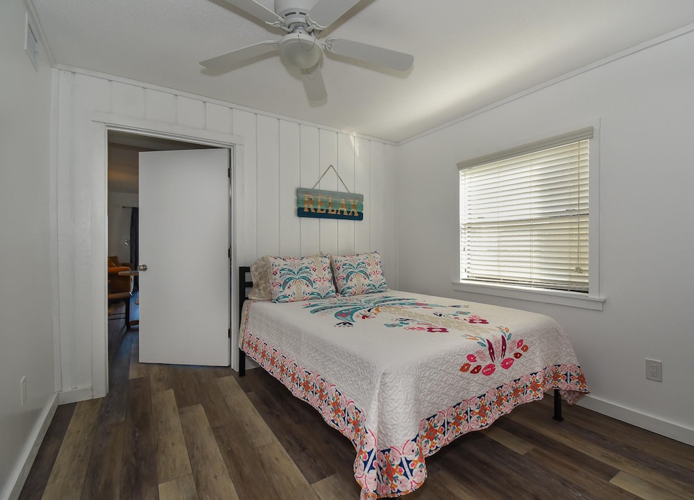 Sunny Daze Sea Dunes Townhome Pool Green Turtle B6 Down — Edgewater — photo 2