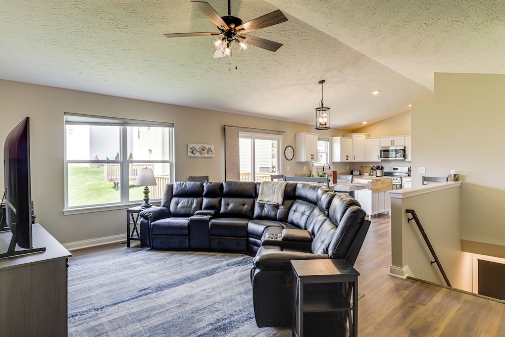 Deck & Outdoor Dining: Family Getaway in Dry Ridge — hotel in Dry Ridge