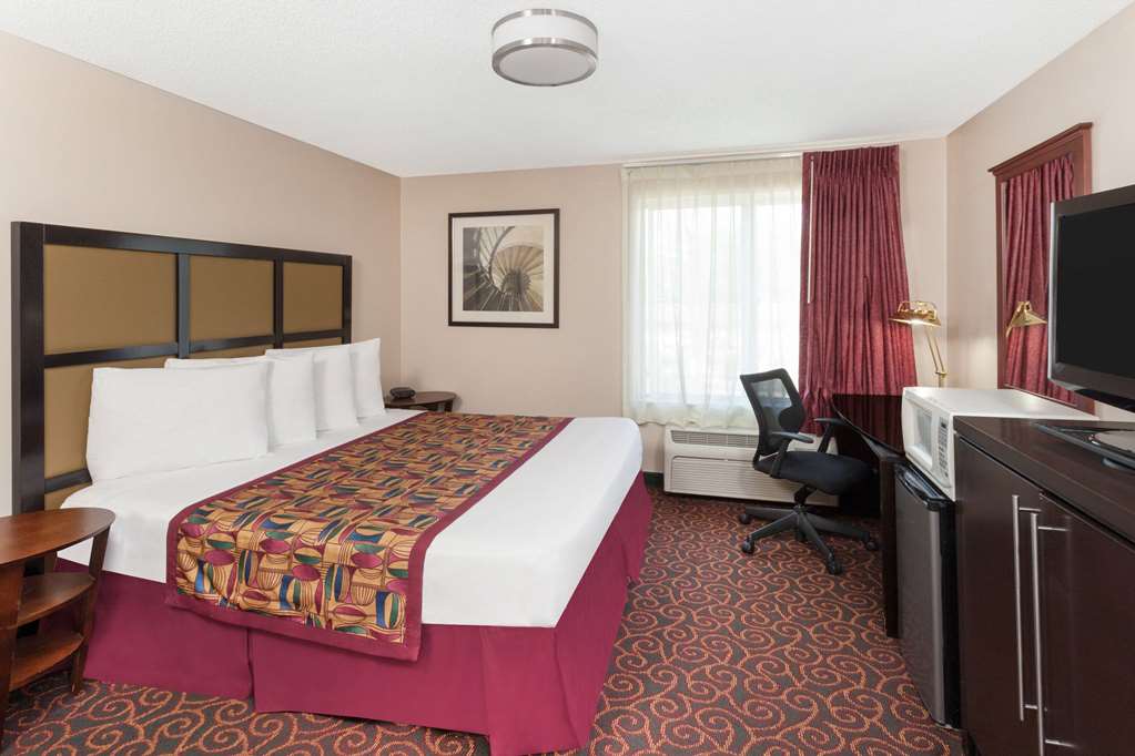 Baymont by Wyndham Chicago Calumet City - photo 17