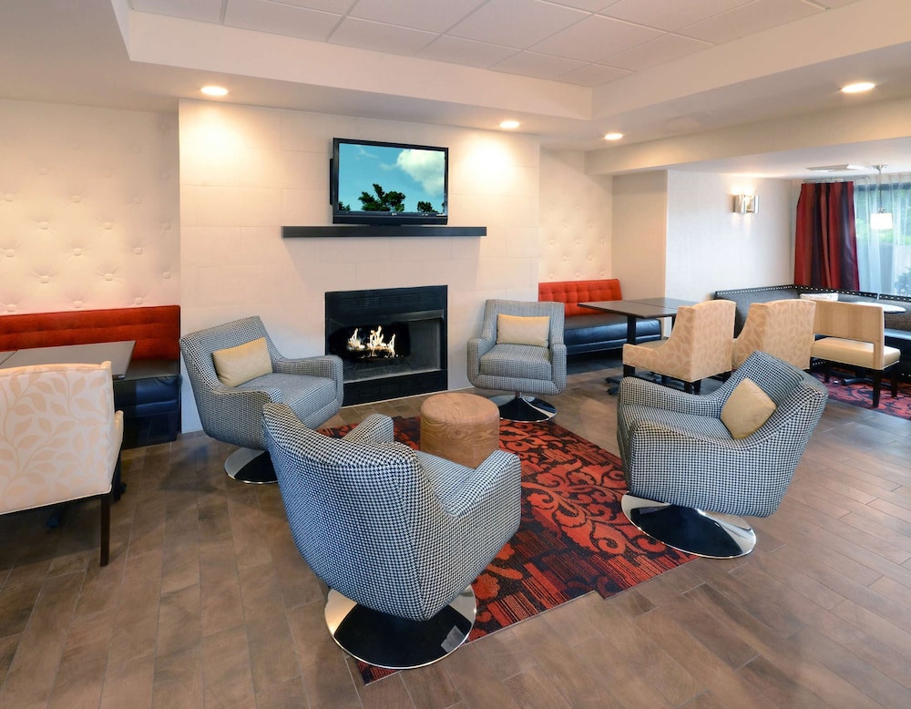 Hampton Inn Raleigh Capital Blvd. North - photo 44
