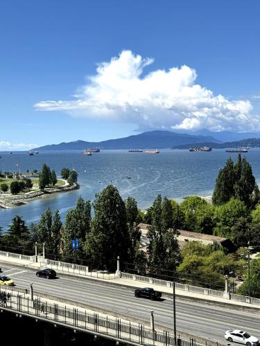 Stunning ocean — 4-Star Luxury Hotel in Vancouver, Canada