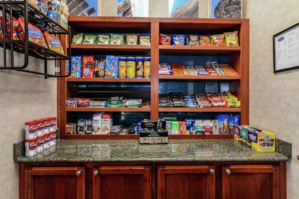 Hampton Inn & Suites Detroit Chesterfield Township - photo 48