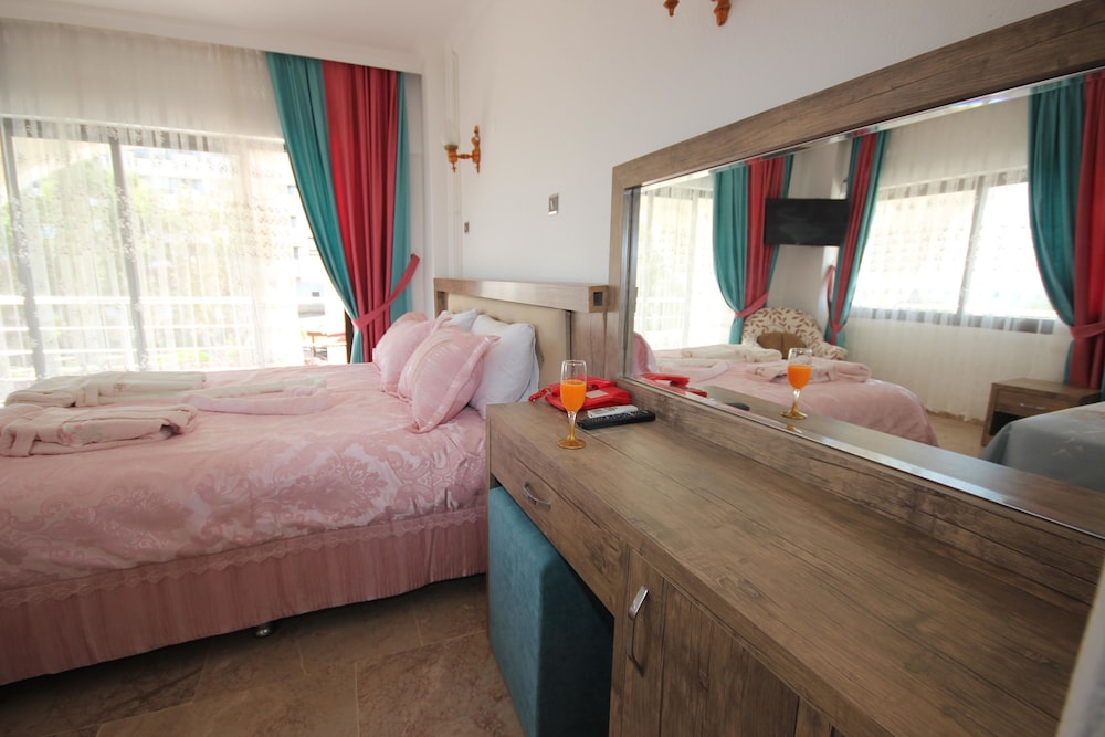 Hotel Paris — Ayvalik — photo 2