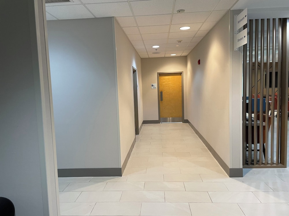 Holiday Inn Express Hotel & Suites Raleigh SW NC State by IHG - photo 95