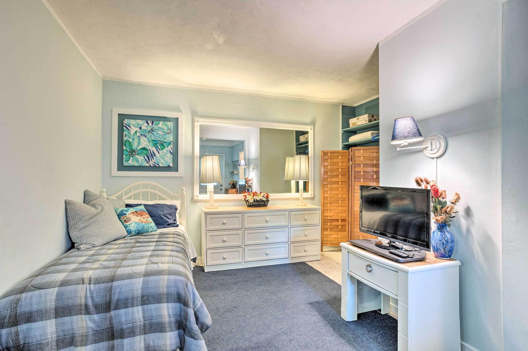 Sun Soaked Studio with Pool Access in Lake Worth — 4-Star Luxury Hotel in Lake Worth, United States