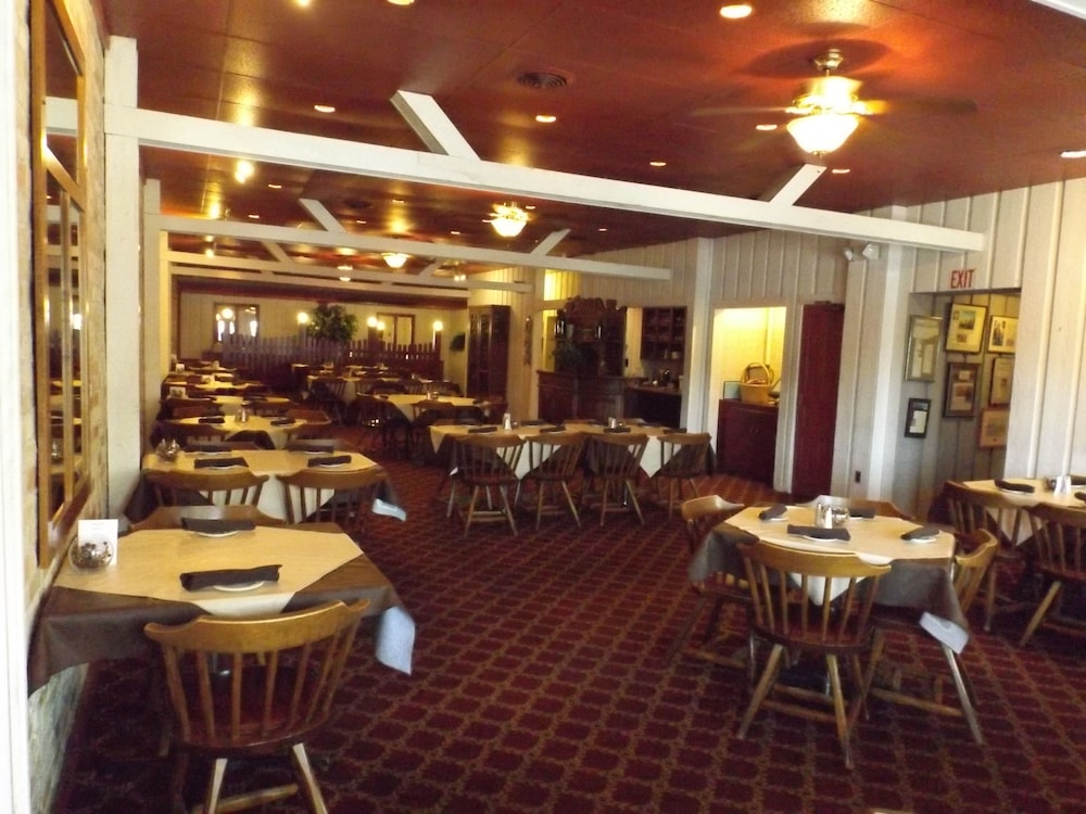 Hermanns European Inn - photo 16