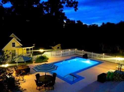 Shamrock Thistle & Crown B&B — 4-Star Luxury Hotel in Leesburg, United States
