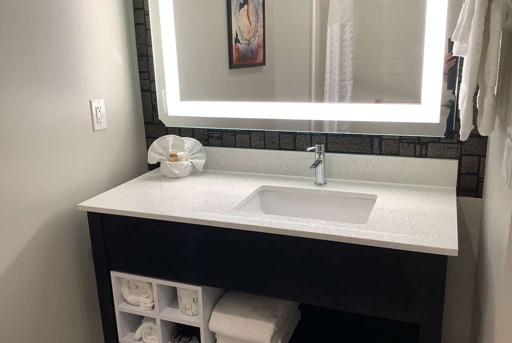 La Quinta Inn & Suites by Wyndham Corpus Christi Southeast - photo 14