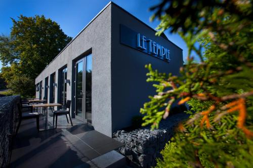 Le Temple - carbon neutral hotel in Neuhutten