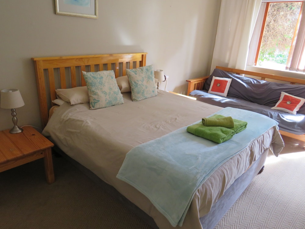 Haus Victoria Self Catering Cottages — 4-Star Luxury Hotel in Oudtshoorn, South Africa