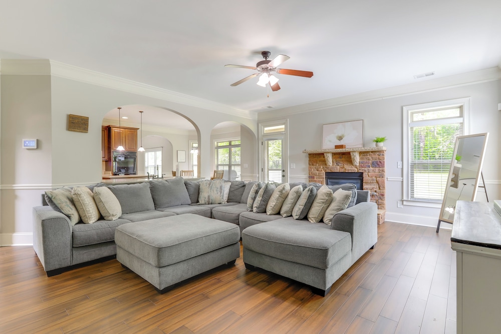 9 Mi to Trilith Studios: Gem in Fayetteville in Fayetteville, United States