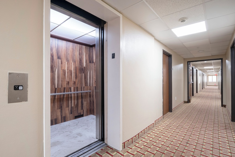 Rodeway Inn Houston North Greenspoint Houston TX - photo 3