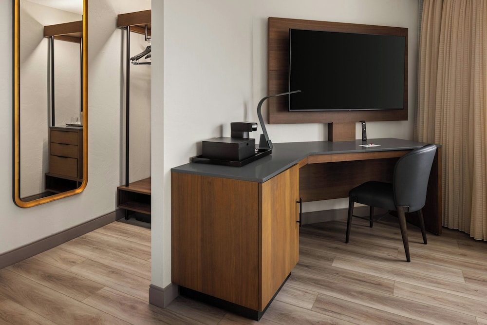 Oshkosh Marriott Waterfront Hotel & Convention Center - photo 11