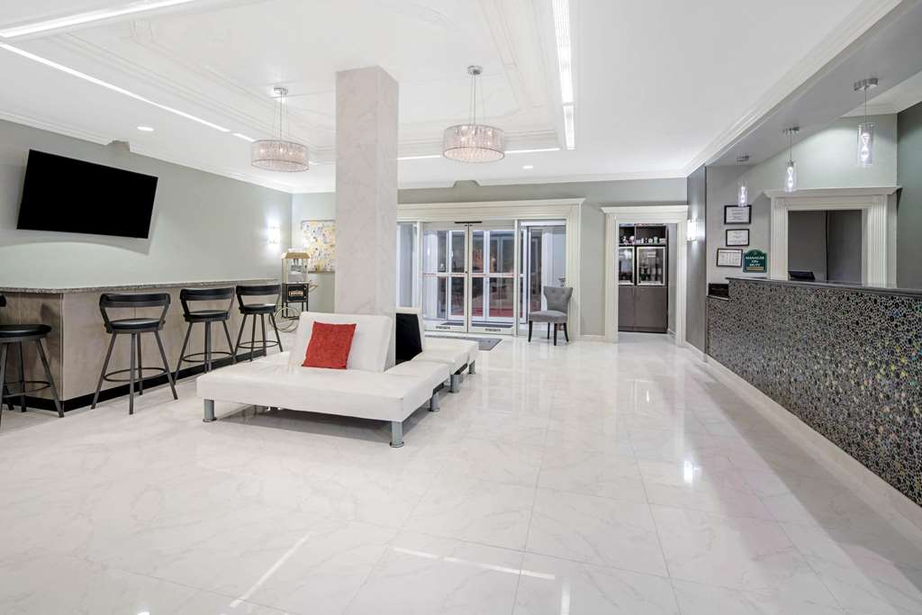 La Quinta Inn & Suites by Wyndham Brownsville North - photo 10