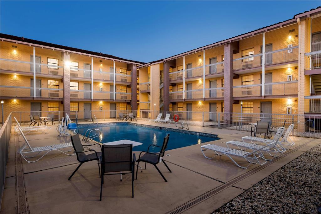 Days Inn by Wyndham Birmingham West - photo 10