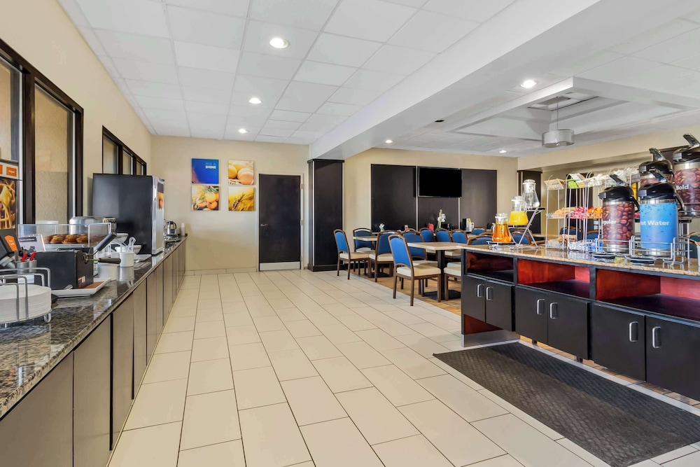 Comfort Suites Lumberton North - photo 32