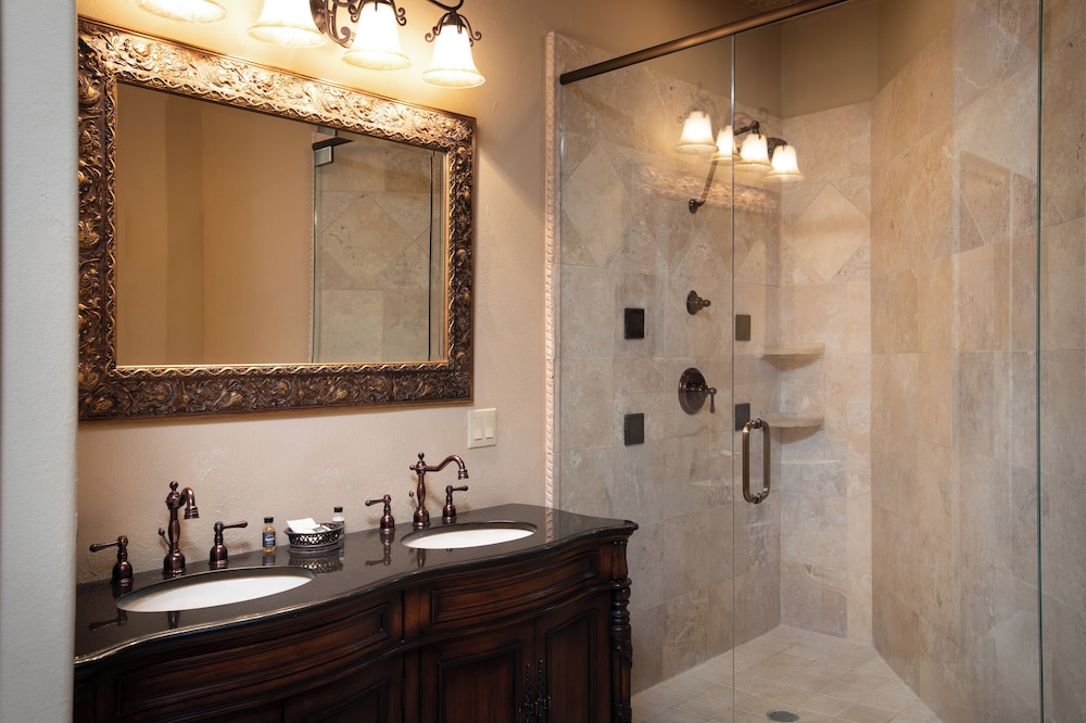 D'Monaco Luxury Resort - photo 43
