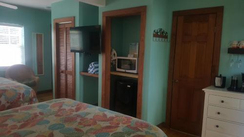 Courtney's Place Historic Cottages & Inns - photo 4