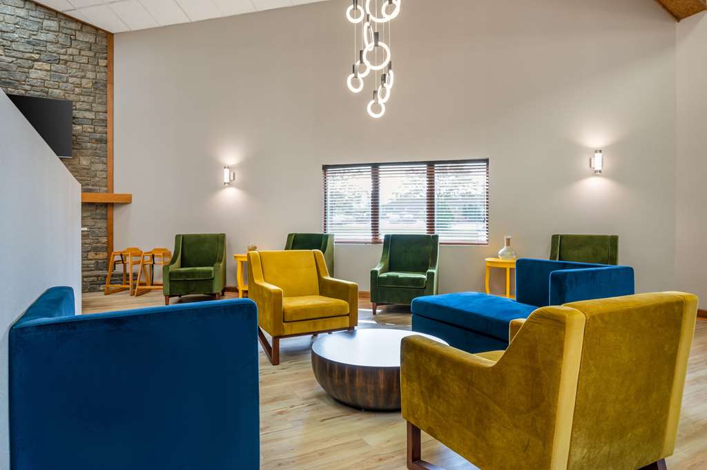 Clarion Pointe Louisville East - photo 3