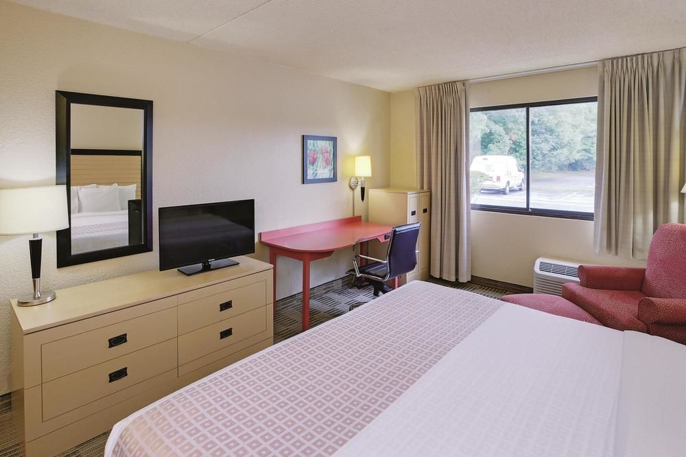 La Quinta Inn & Suites by Wyndham Armonk Westchester - photo 31