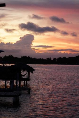Boathouse Bungalows By The Sea — Bocas Del Toro — photo 4