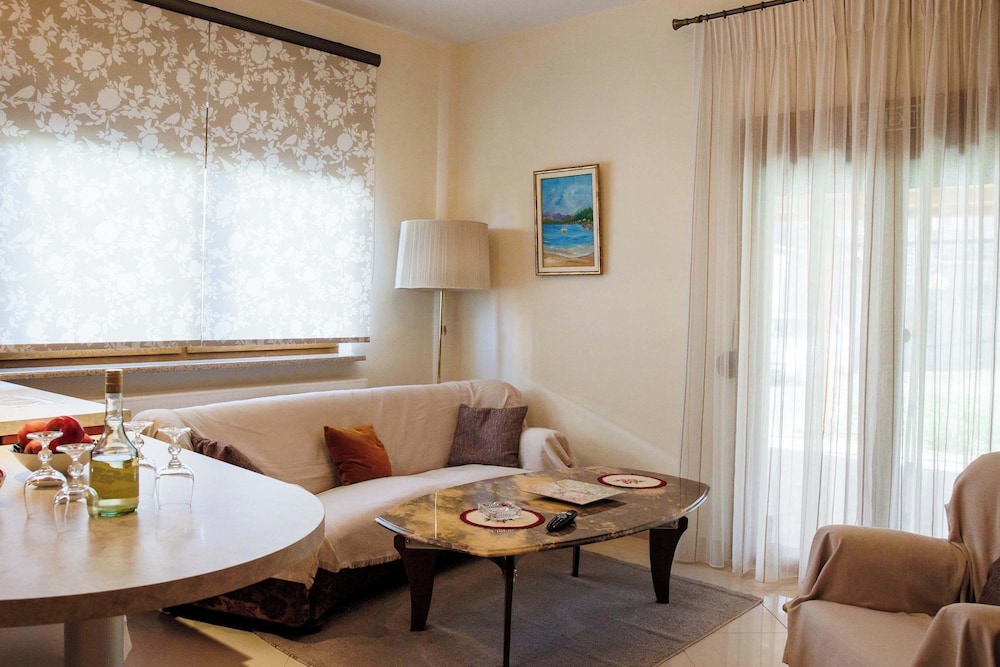 Anastasia s Kastoria Cozy Modern Garden Retreat in Kastoria, Greece