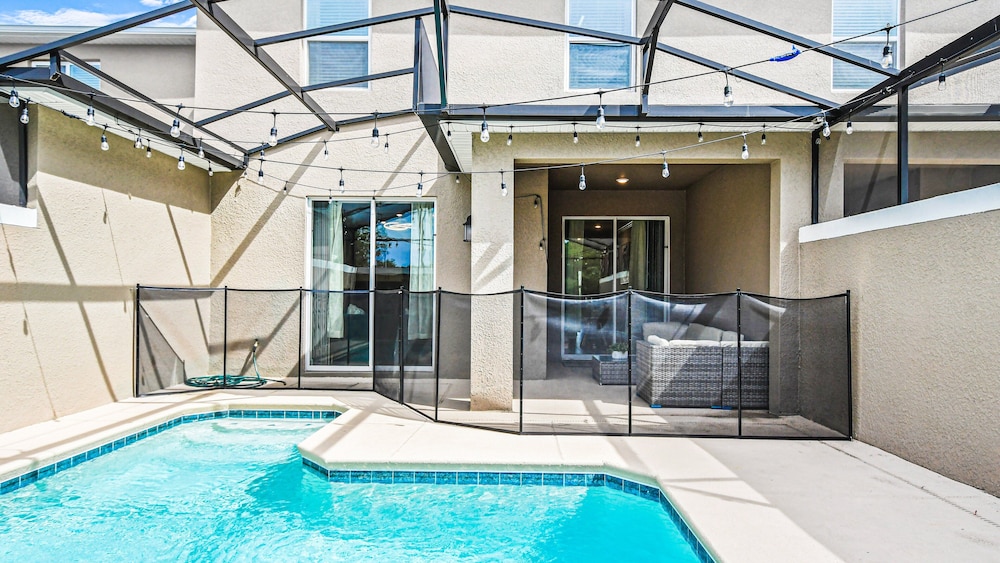4BR Tropical Storey Lake Townhome Private Pool - photo 18