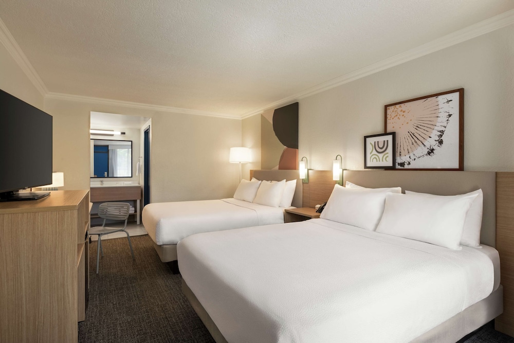 Spark by Hilton Sarasota Siesta Key Gateway - photo 6